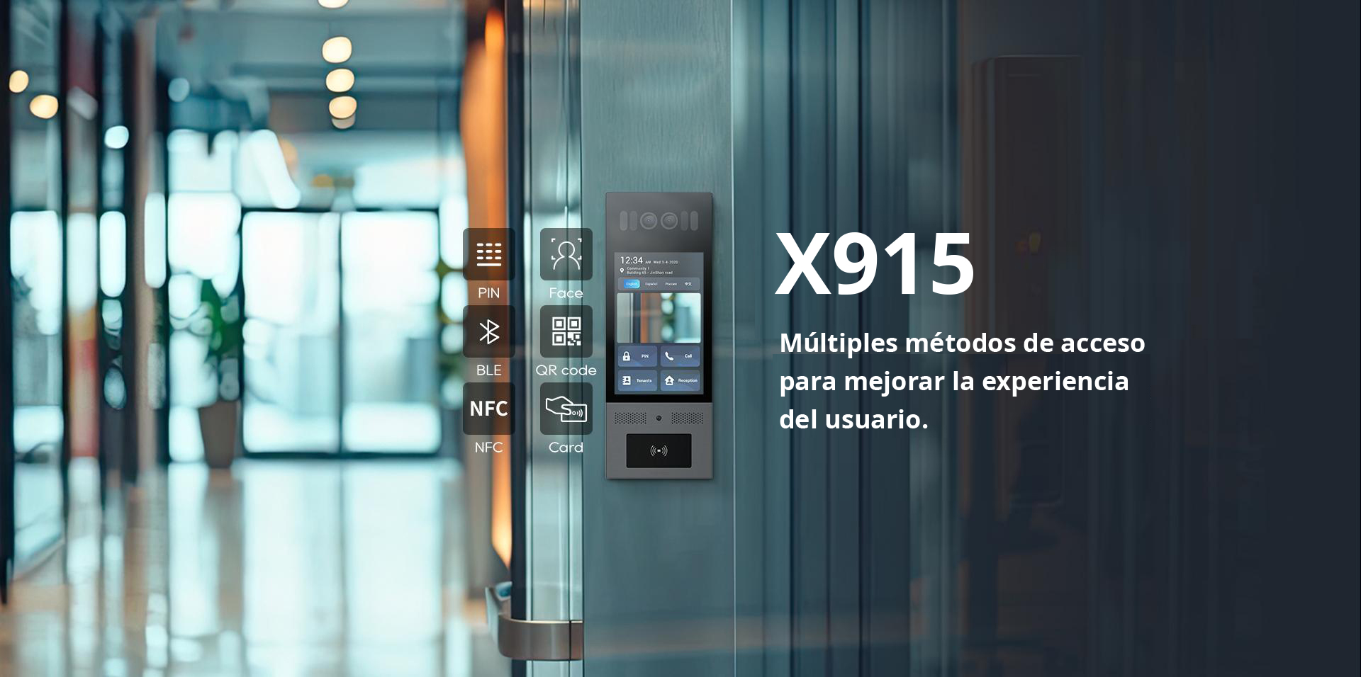 Portero inteligente Akuvox X915 con múltiples métodos de acceso en un edificio moderno